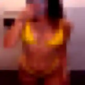 Angelique, 32 ans, connectée à Fleury-les-Aubrais pour une rencontre coquine