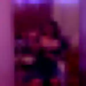 Contacte Elena, 23 ans à Houilles en t'inscrivant