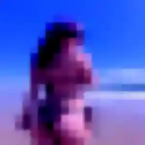 Nora, 24 ans, connectée à Saint-Malo pour une rencontre coquine